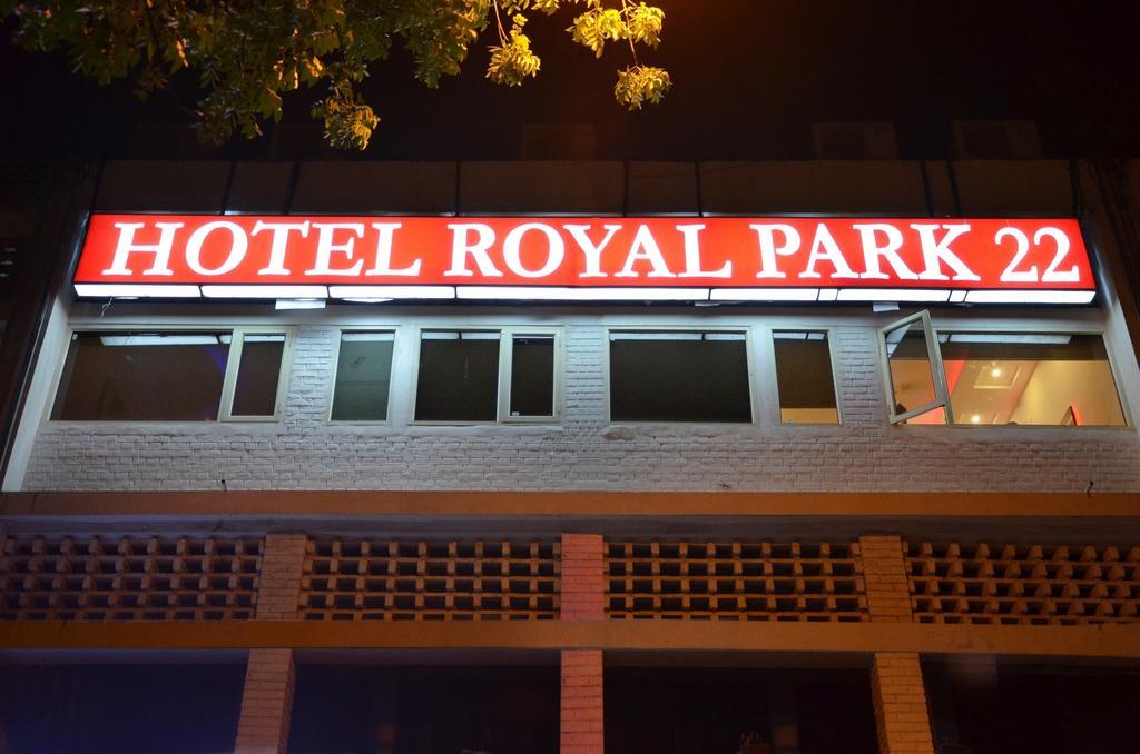 Hotel Royal Park 22 Chandīgarh Exteriör bild